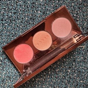 Becca blushed with light palette